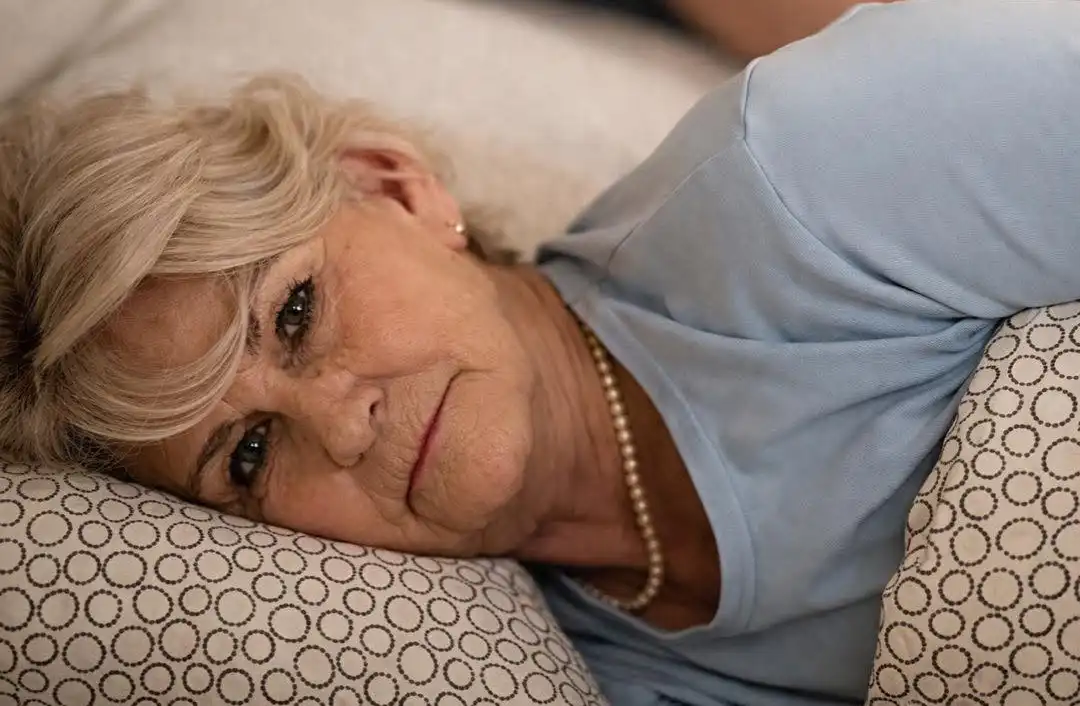 Як жінці не пахнути «старістю»: що відбувається з тілом і як на це вплинути