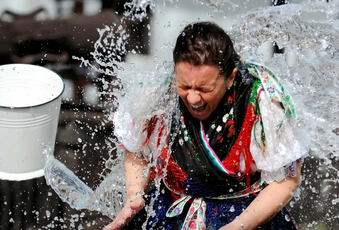 Поливаний понеділок – 13 квітня: традиції, сенс і атмосфера свята