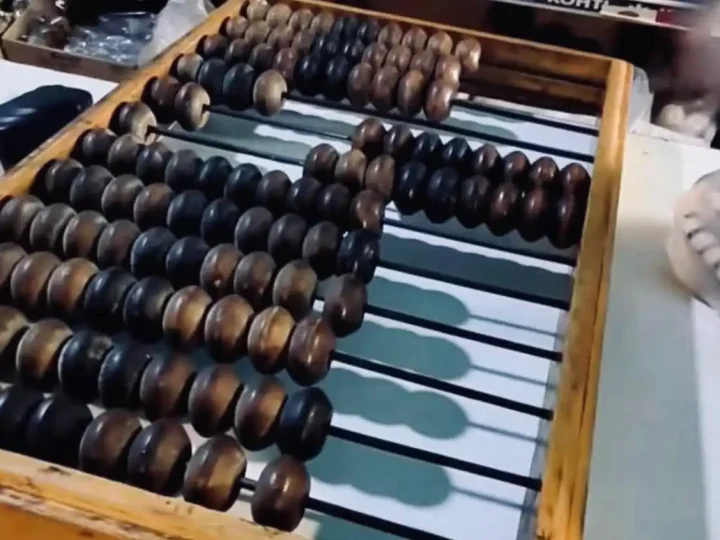 Счоти, які рахують краще за калькулятор: як прочитати суму на «легендарному» рахівнику