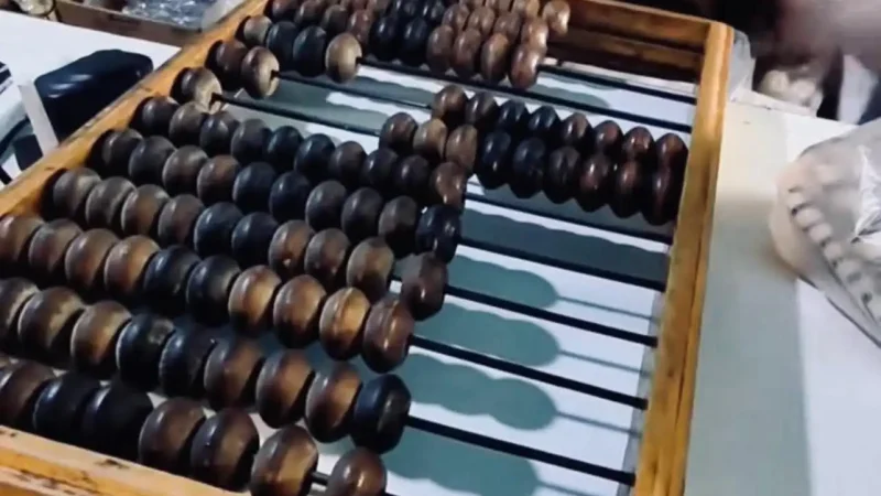 Счоти, які рахують краще за калькулятор: як прочитати суму на «легендарному» рахівнику