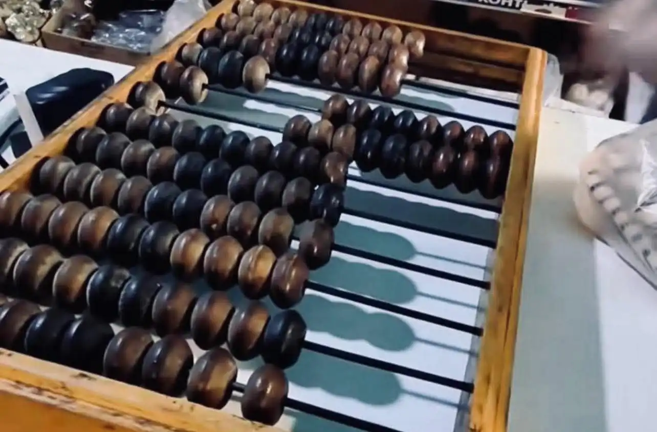 Счоти, які рахують краще за калькулятор: як прочитати суму на «легендарному» рахівнику