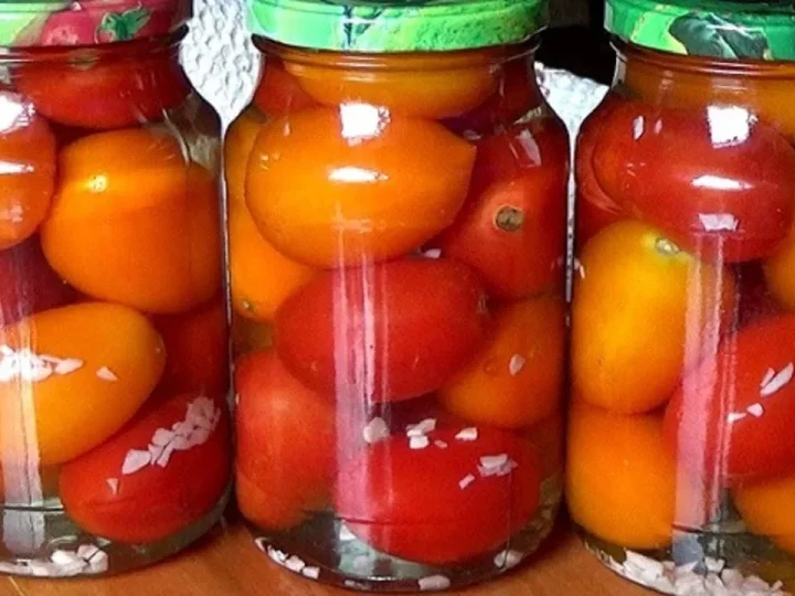 Миттєво з’їли ці помідори й випили розсіл до крапельки! Помідори «Королівські» з часником на зиму